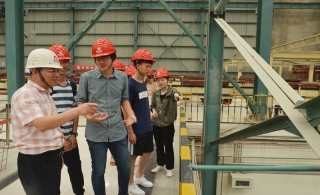 浙江大学丹青学园暑假社会实践团到集团公司参观学习